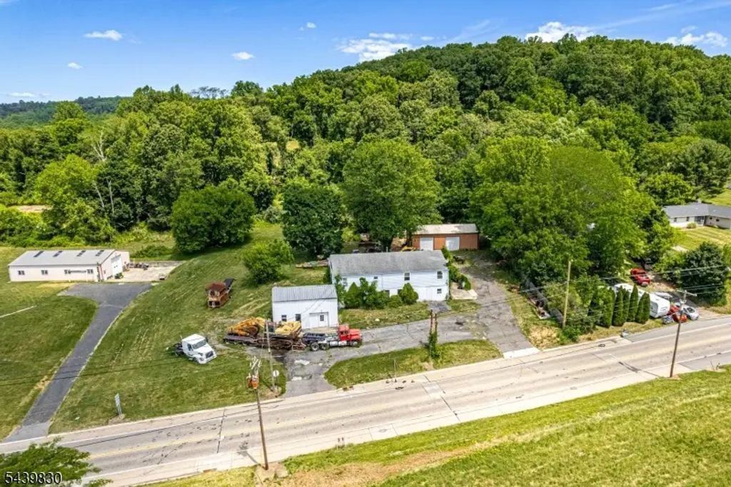 857 Route 57, Greenwich Twp.