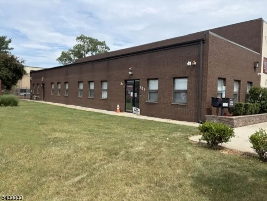 565 Green Ln, Union Twp.
