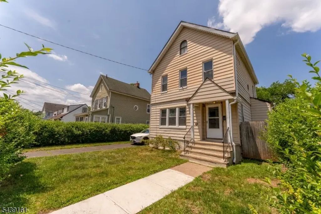 1132 W 3rd St, Plainfield City