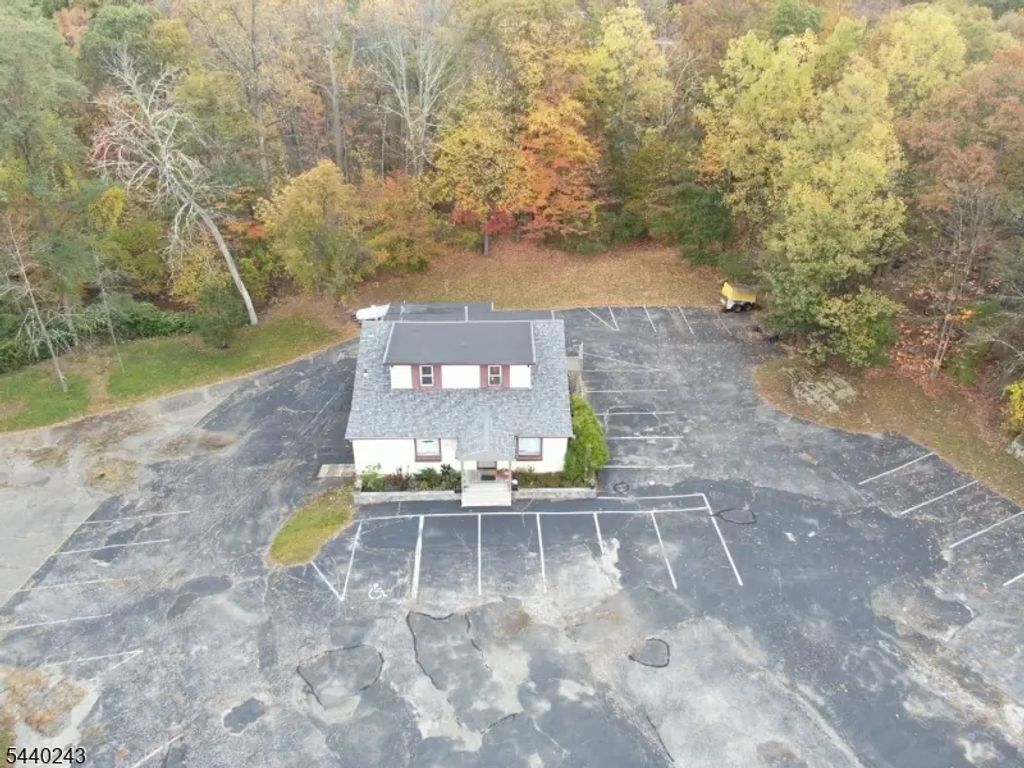 409 Woodport Rd, Sparta Twp.