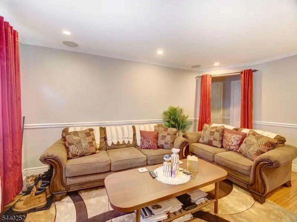 20 A Carolyn Terrace, Roselle Boro