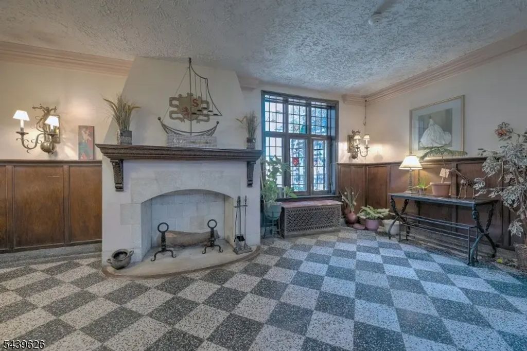 55 Randolph Place Unit 403, City Of Orange Twp.