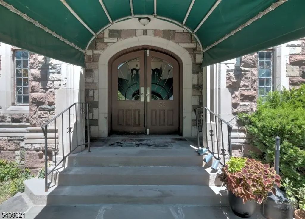 55 Randolph Place Unit 207, City Of Orange Twp.