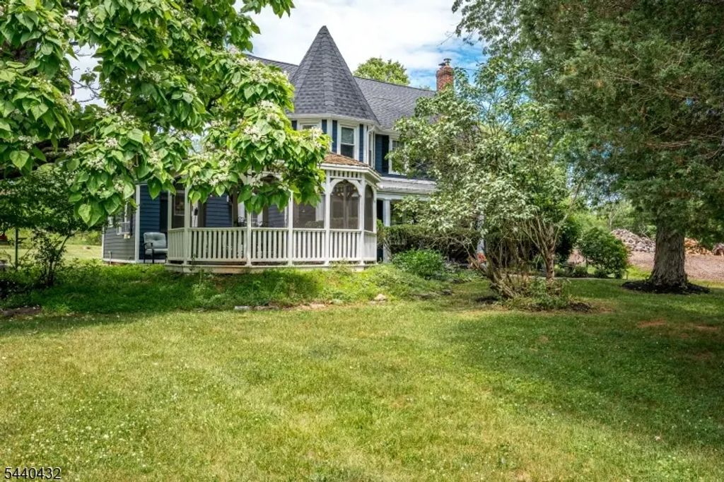78 Falcon Rd, Hillsborough Twp.