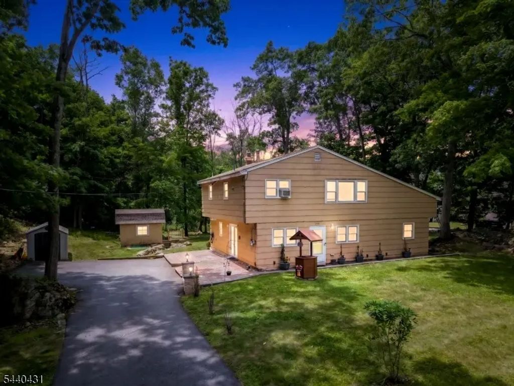 115 Leland Trl, Hopatcong Boro