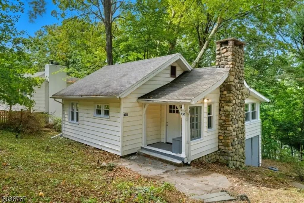 330 Springbrook Trl, Sparta Twp.