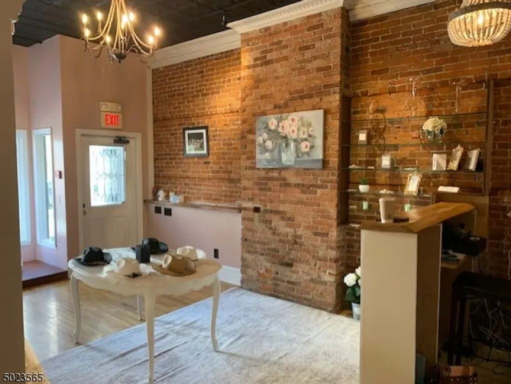 188 Spring St, Newton Town
