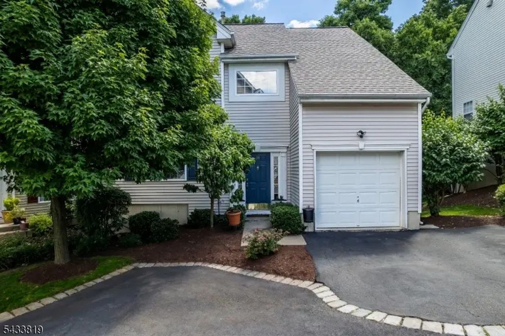 38 Brock Ln, Mount Olive Twp.