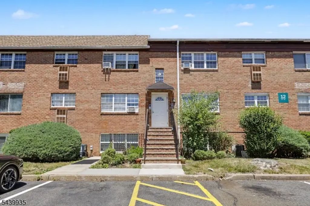 288 College Dr, Edison Twp.