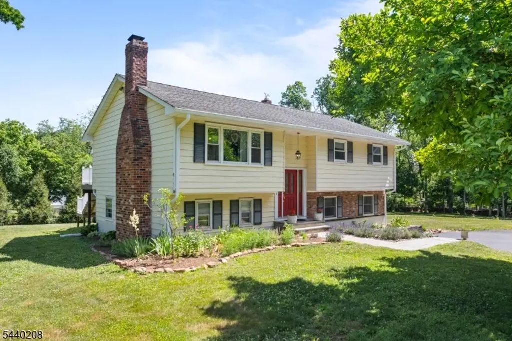 29 Oxford Cir, Montgomery Twp.