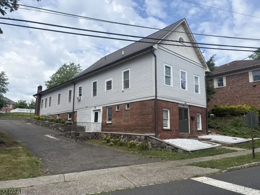 192 Central Ave, Long Hill Twp.