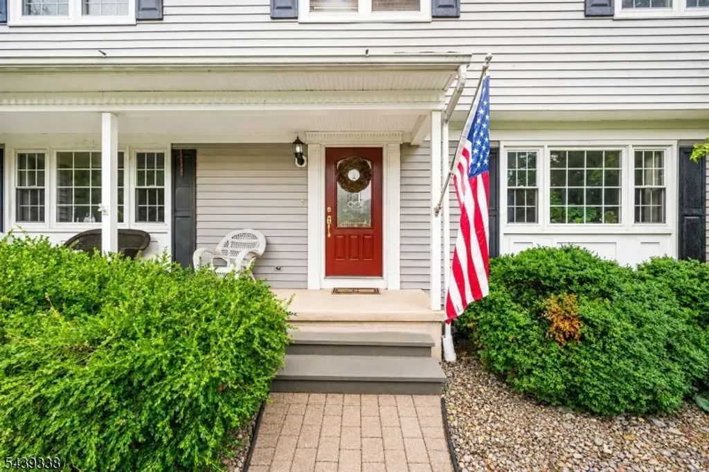 1 Oak Grove Rd, Raritan Twp.