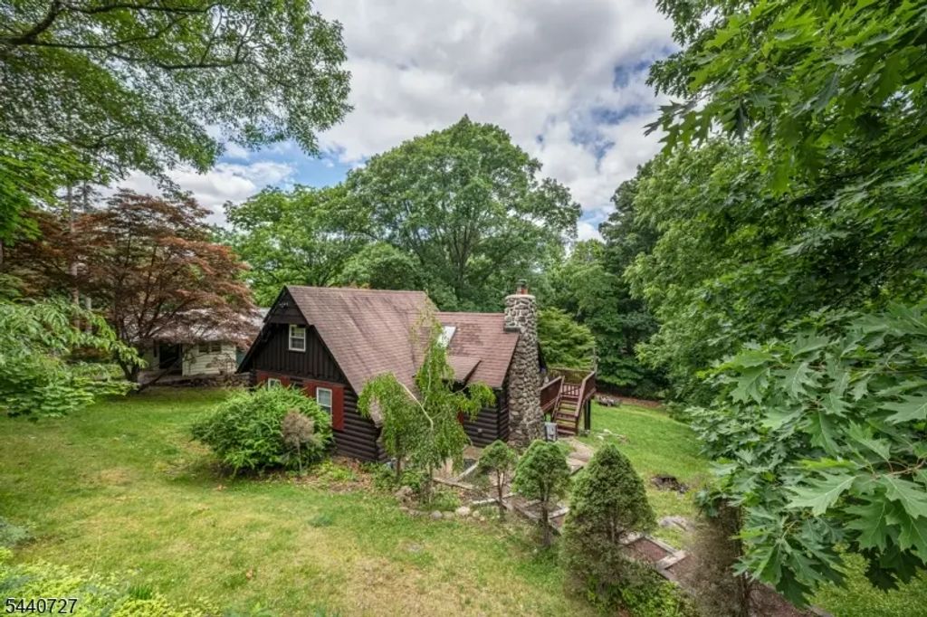 78 Woodlawn Rd, Sparta Twp.