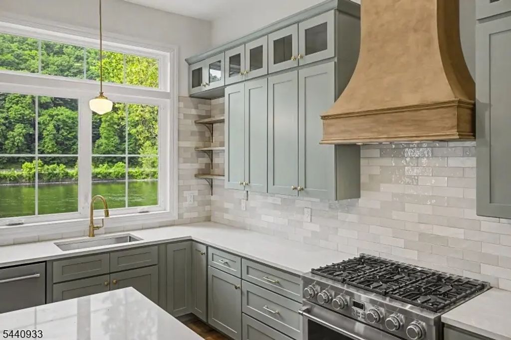159 Byram Ln, Kingwood Twp.