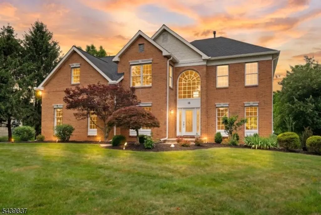 18 Montfort Dr, Montgomery Twp.
