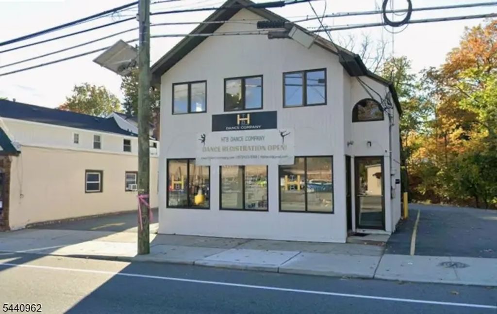 614 Pompton Ave, Cedar Grove Twp.