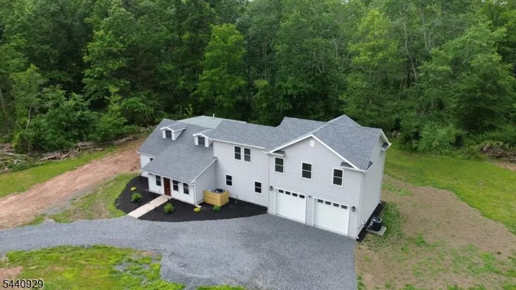 8 Britton Rd, Delaware Twp.