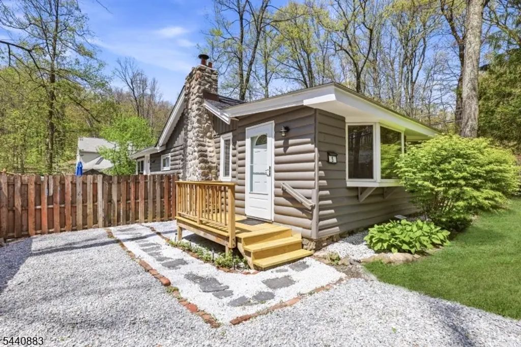5 Sanoset Rd, Vernon Twp.