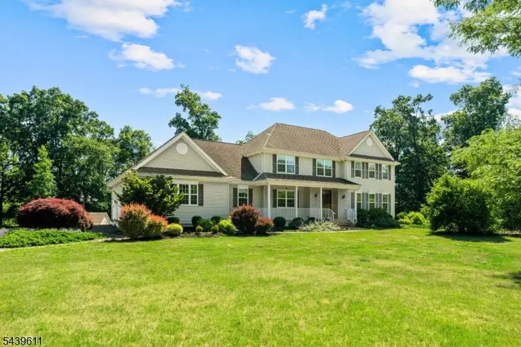 3 Culture Ct, West Amwell Twp.