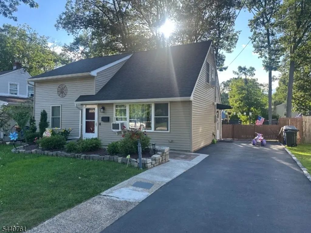 30 Hunterdon Rd, West Orange Twp.