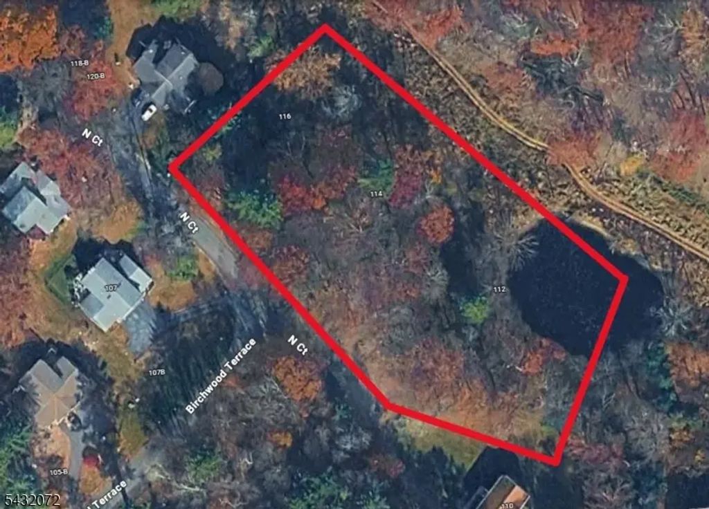 112-114 North Court, Montague Twp.