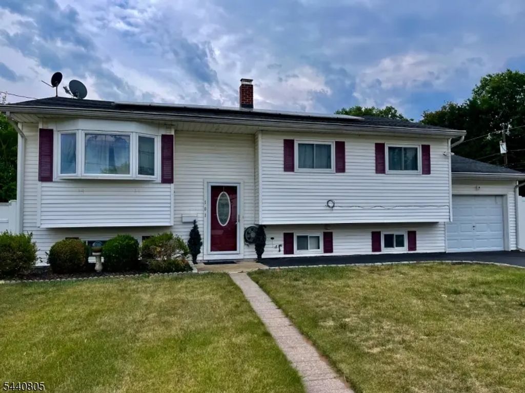101 Lee Dr, Middlesex Boro