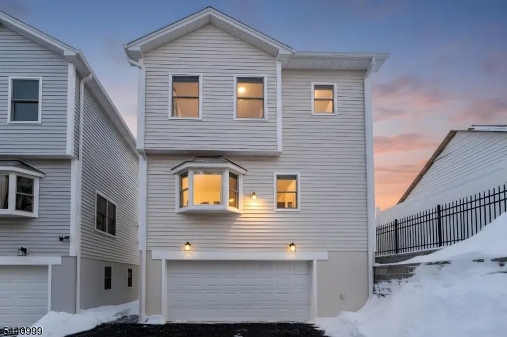 182 A E 25th Street, Paterson City