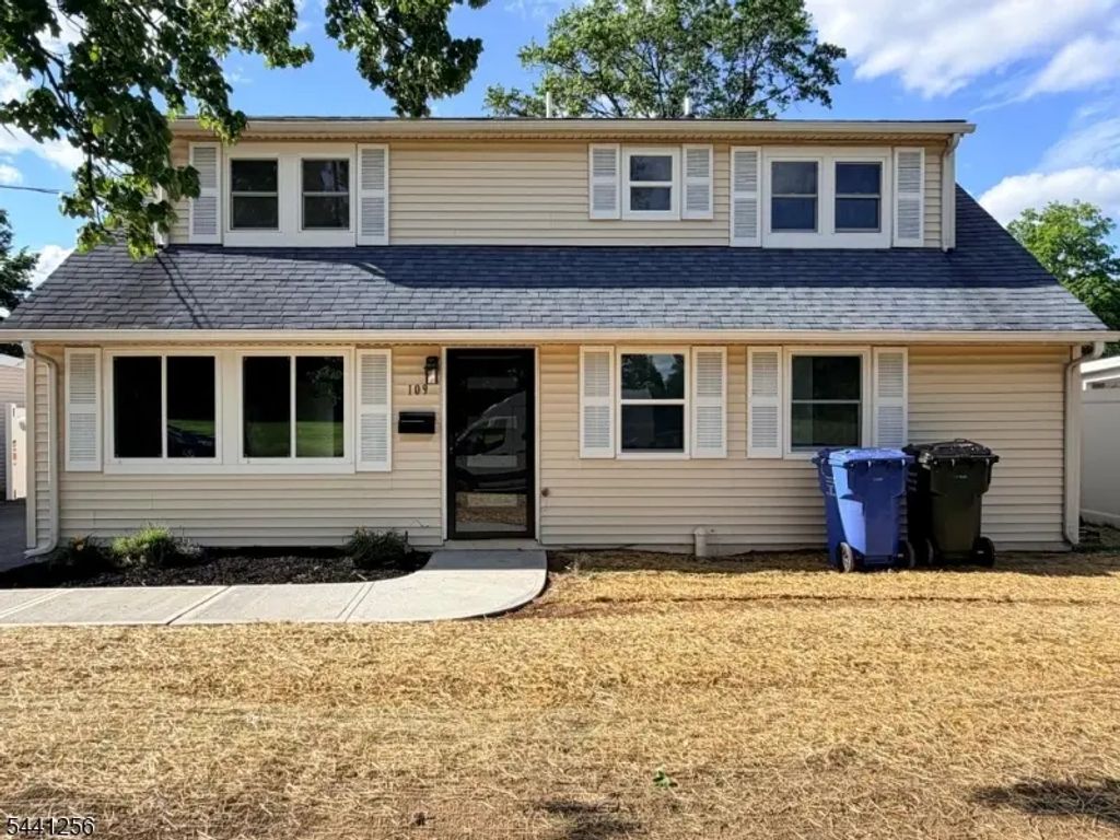 109 W Arthur Pl, Woodbridge Twp.