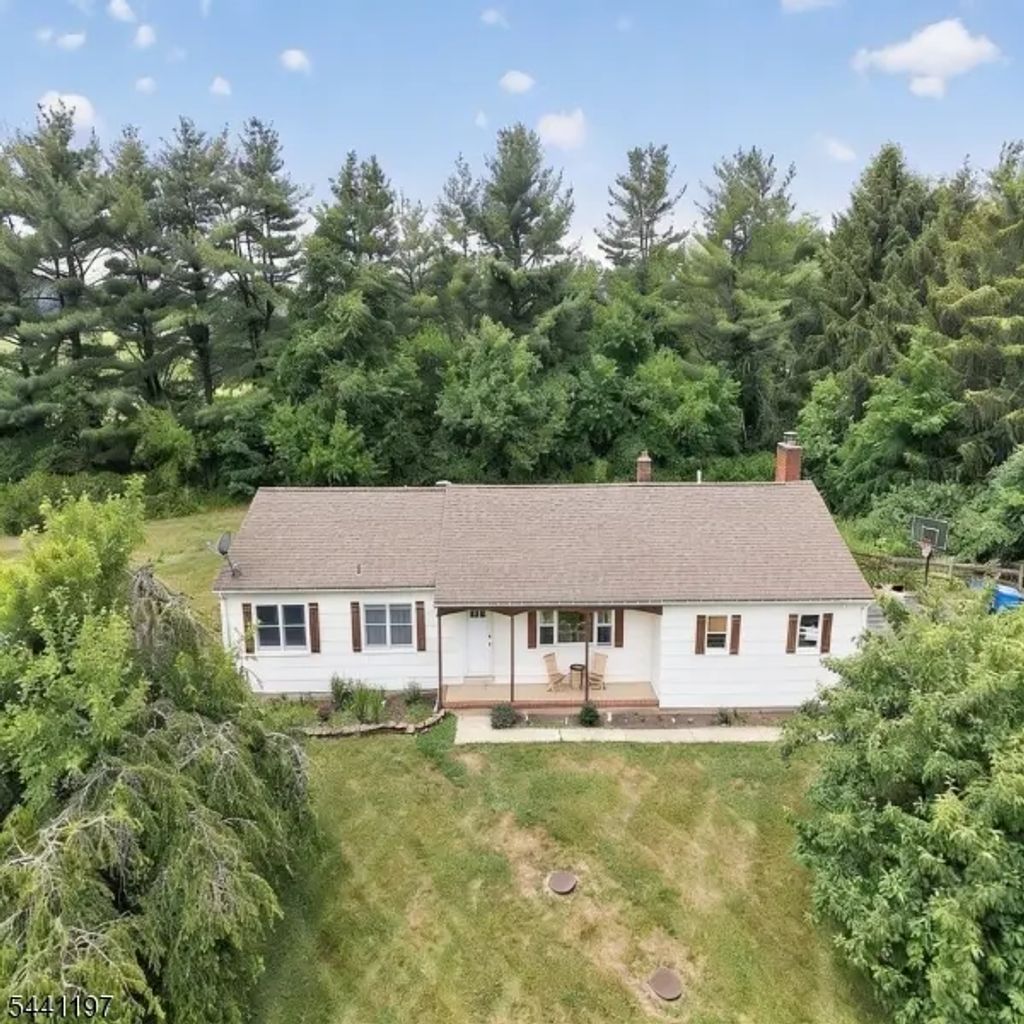22 Sandra Rd, East Amwell Twp.