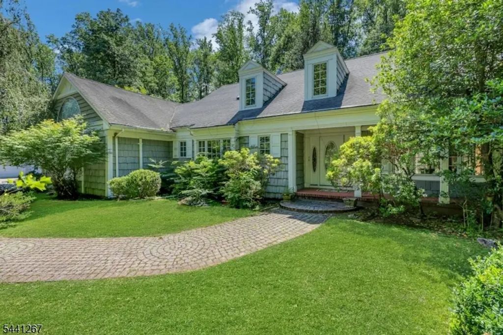 225 Sunlit Drive, Warren Twp.