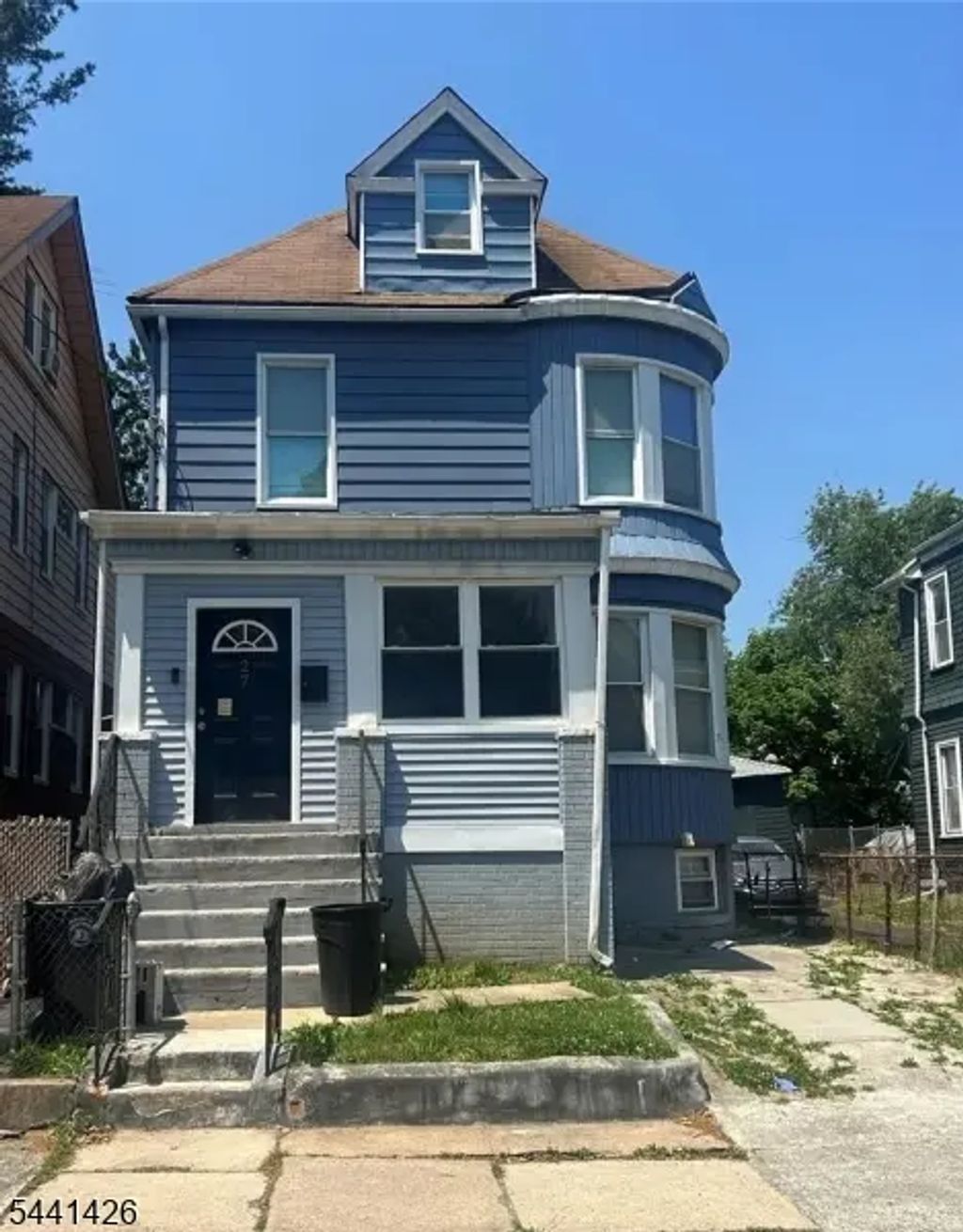 27 Richelieu Ter, Newark City