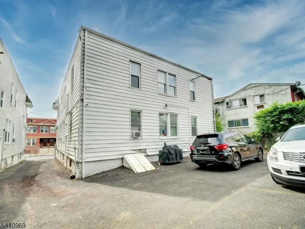 143 Huntington Ter, Newark City