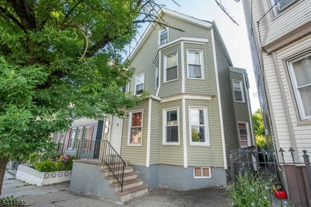 83 Winans Ave, Newark City