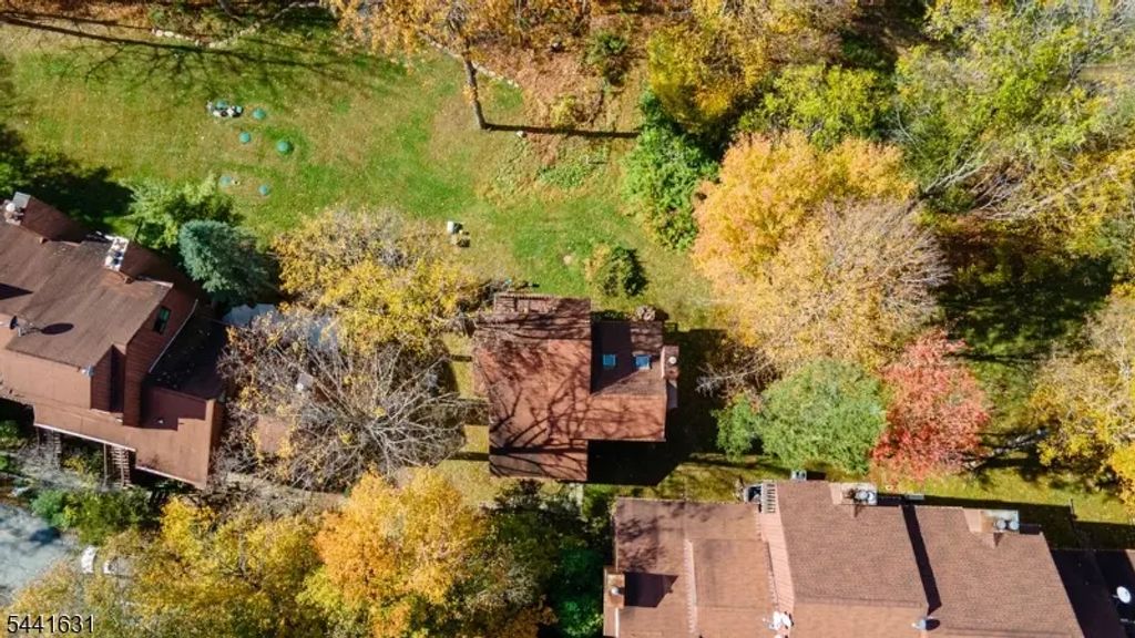 13 Village Way, Vernon Twp.