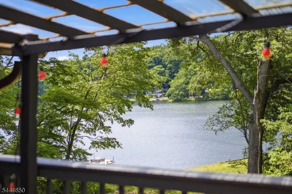 228 Waconia Rd, Vernon Twp.
