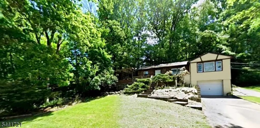 46 Shore Rd, Green Twp.