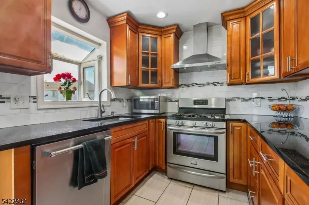 33 Adams St, Woodbridge Twp.