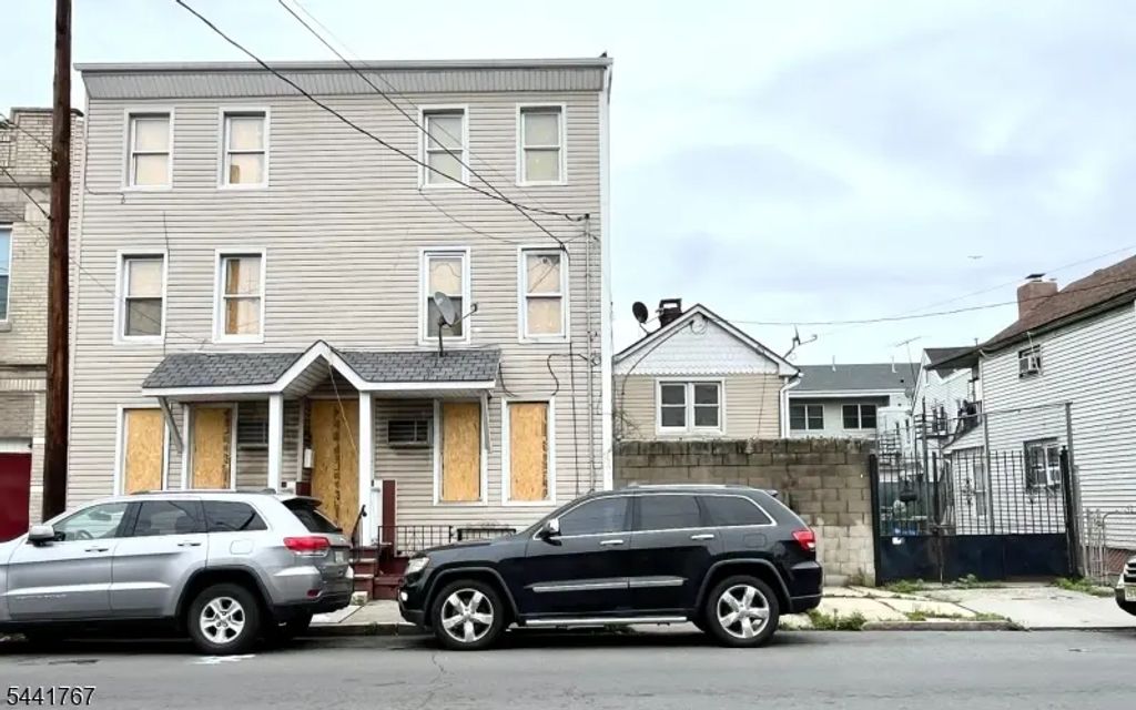 146-148 Pacific St, Newark City