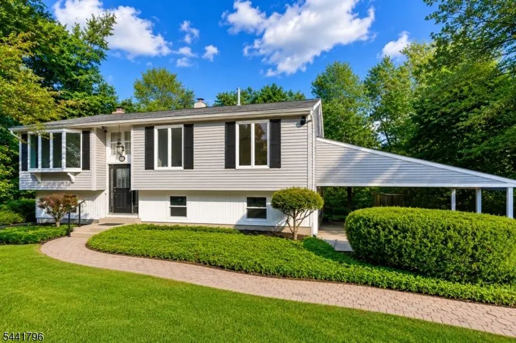 13 Chickadee Rd, Mount Olive Twp.