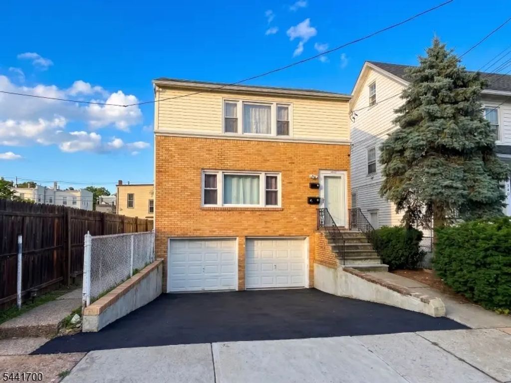 236 Alexander St, Newark City