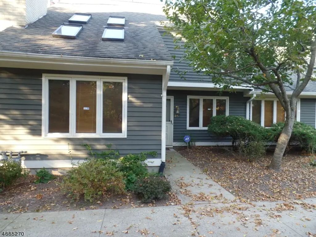 85 Village Dr, Bernards Twp.