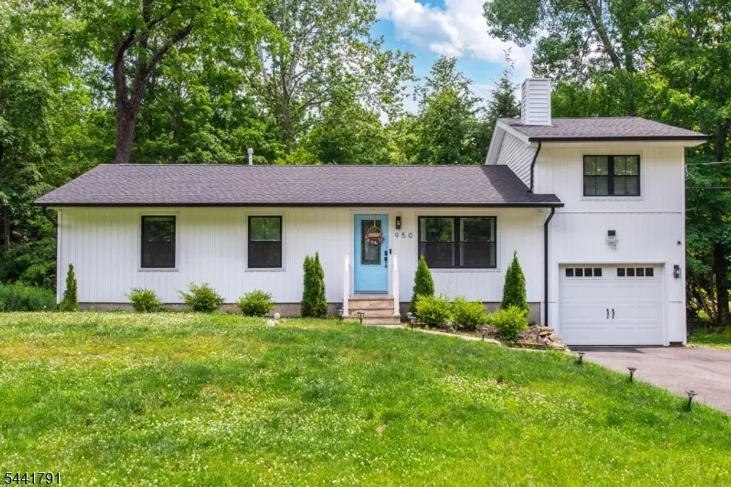 950 E Walnut Dr, Stillwater Twp.