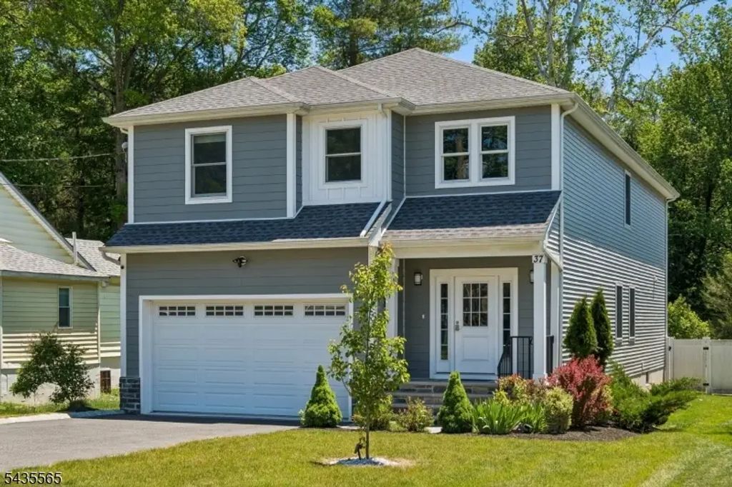 37 Burnet St, Livingston Twp.