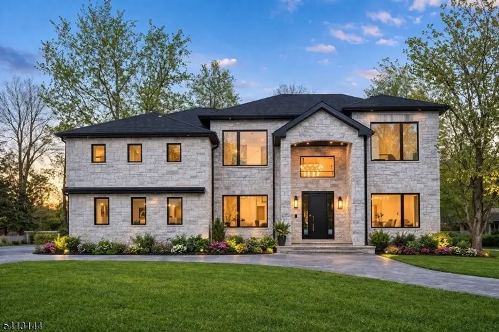 39 Billingsley Dr, Livingston Twp.
