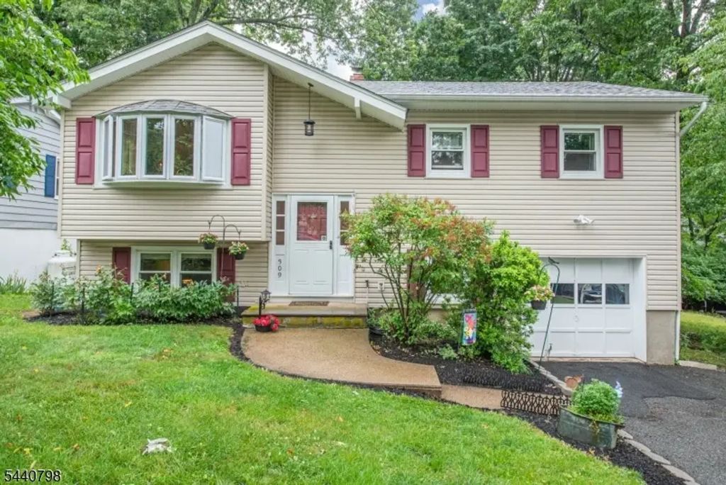 309 Knox Way, Hopatcong Boro