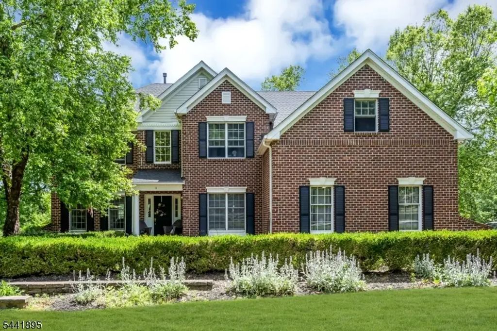 8 Steeplechase Ln, Franklin Twp.