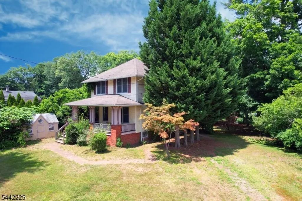 8 Brian Ct, Pequannock Twp.