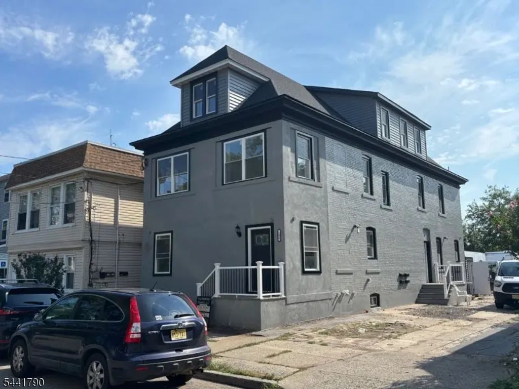 102 10th St, Passaic City