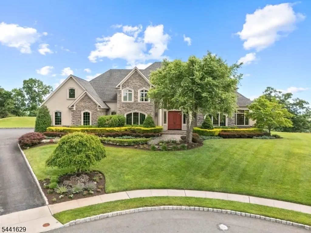 15 Adams Way, Montville Twp.