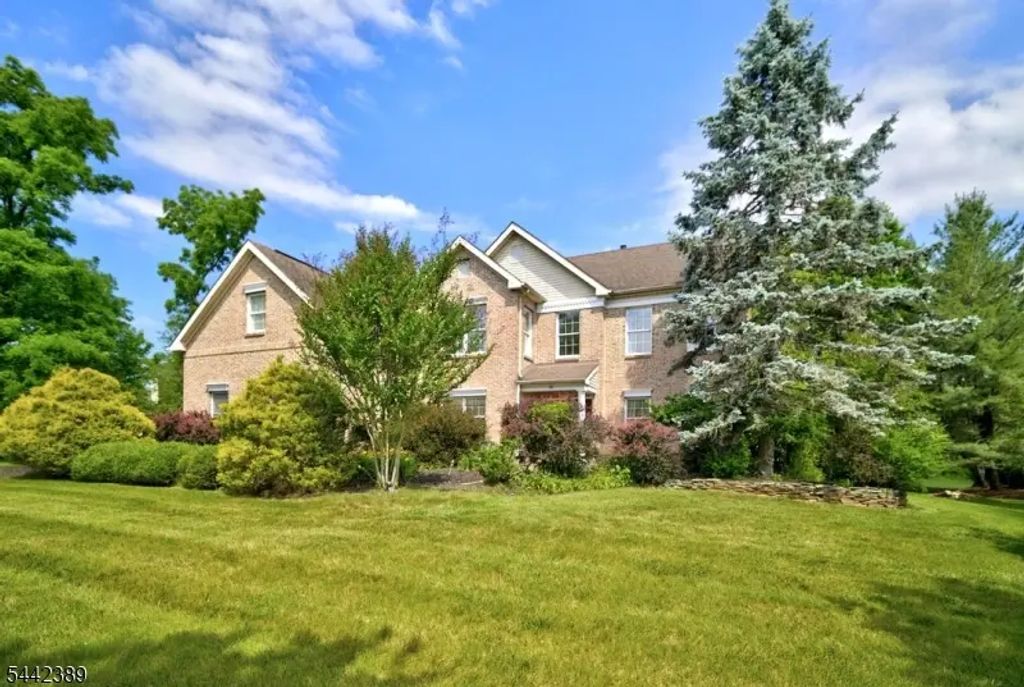 46 Westbury Ct, Montgomery Twp.